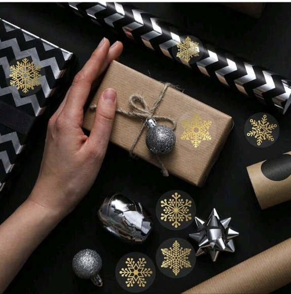 Gold Snowflake Sticker Roll - Picture 2 of 4